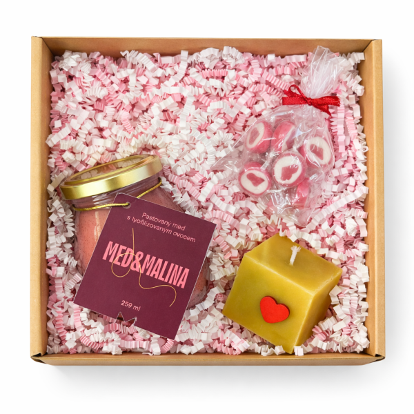 💕 Valentýnský balíček - Med s malinou, bonbony a ručně odlévaná svíčka z pravého včelího vosku