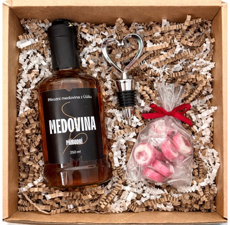 💙 Valentýnský balíček - Medovina,  zátka na láhev srdce a bonbony