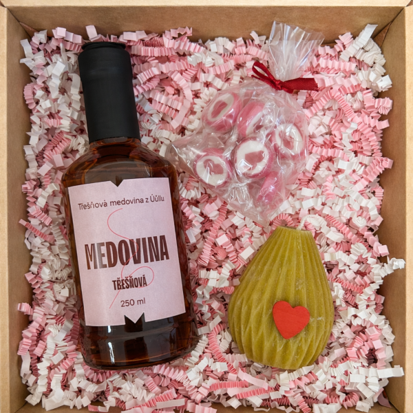 💕 Valentýnský balíček – Třešňová medovina, svíčka z pravého včelího vosku a bonbony