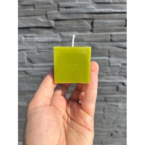 Svíčka ze včelího vosku - kostka malá zelená Svíčka ze včelího vosku - kostka malá zelená