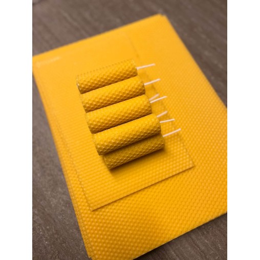 Svíčka ze včelího vosku malá Svíčka ze včelího vosku malá