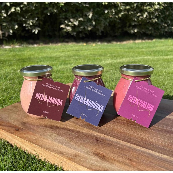 Květový pastovaný med s jahodami