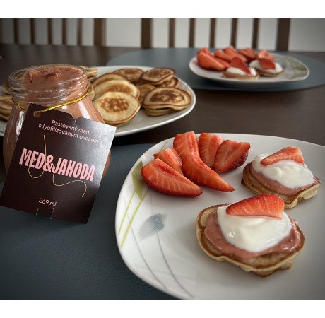 Květový pastovaný med s jahodami