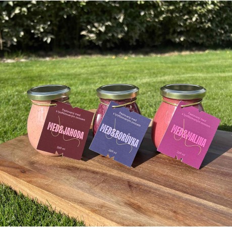 Květový pastovaný med s jahodami- bez etikety